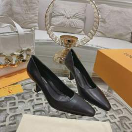 Picture of Louis Vuitton Shoes _SKUGuccisz35-41613522.5cmmnf0104